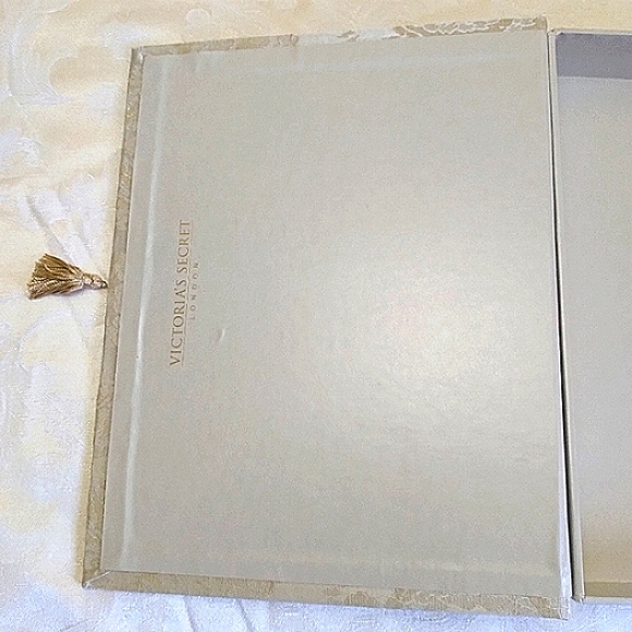 Victoria's Secret KEEPSAKE Floral Linen Box  9"W x 11.5"L x 2"D - Picture 7 of 14